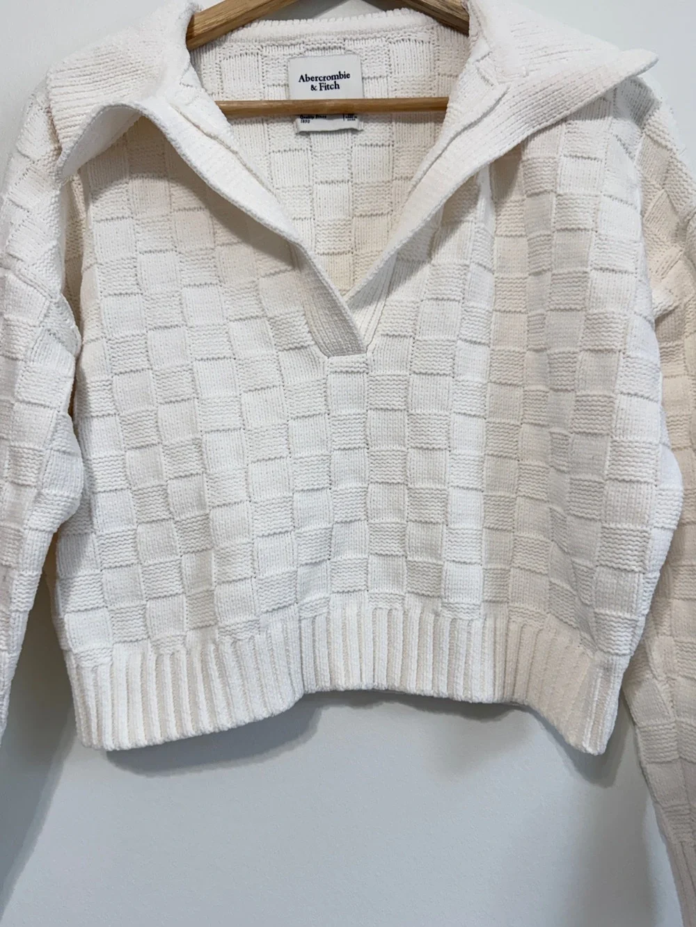 Abercrombie & Fitch Checkerboard Stitch Notch-Neck Sweater Size XS